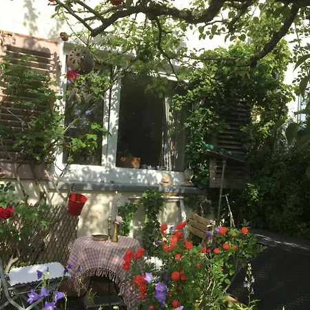 Vintage-mansarde Uber Wilden Garten Homestay *